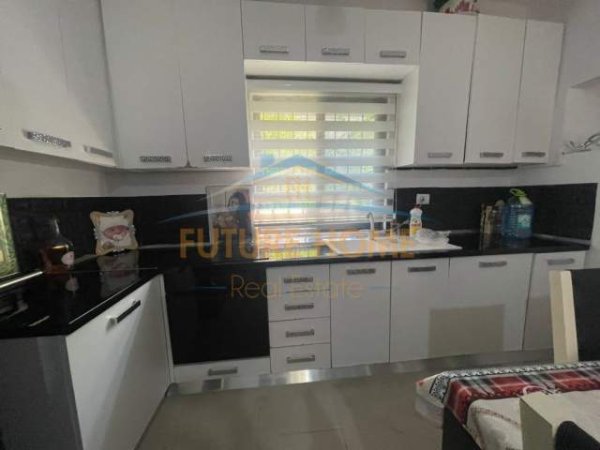 Tirane, jepet me qera apartament Kati 0, 110 m² 600 Euro (komuna e parisit)