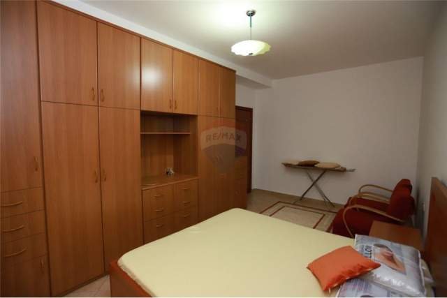 Tirane, jepet me qera apartament 1+1 Kati 2, 70 m² 500 Euro (Lulishtja Komuna)