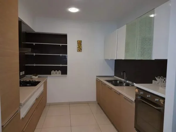 Tirane, jepet me qera apartament 2+1+A+BLK Kati 3, 127 m² 80.000 Leke (rruga e Bogdaneve)