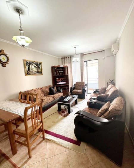 Tirane, jepet me qera apartament Kati 4, 80 m² 400 Euro YZBERISHT