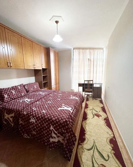 Tirane, jepet me qera apartament Kati 4, 80 m² 400 Euro YZBERISHT
