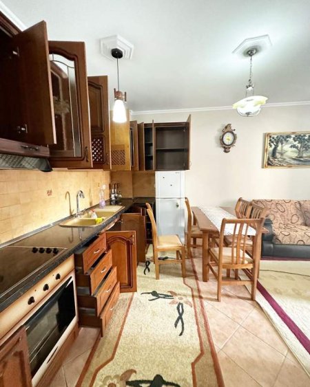 Tirane, jepet me qera apartament Kati 4, 80 m² 400 Euro YZBERISHT