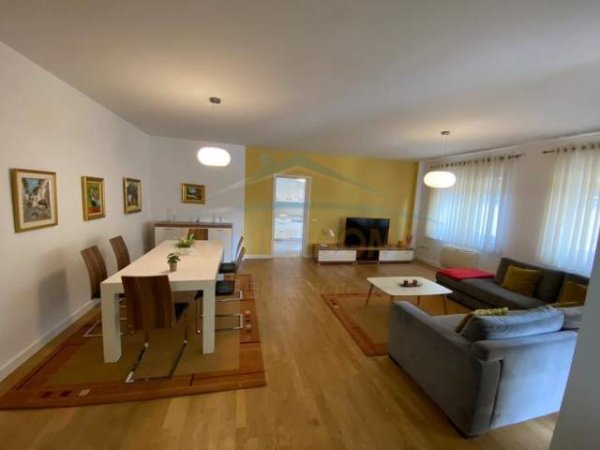 Tirane, shitet apartament Kati 2, 310 m² 380.000 Euro (Sauk)