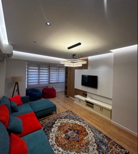 Tirane, jepet me qera apartament 2+1 , 100 m² 1.000 € (MYSLYM SHYRI)