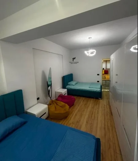 Tirane, jepet me qera apartament 2+1 , 100 m² 1.000 € (MYSLYM SHYRI)