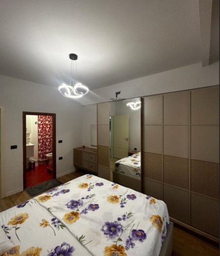 Tirane, jepet me qera apartament 2+1 , 100 m² 1.000 € (MYSLYM SHYRI)