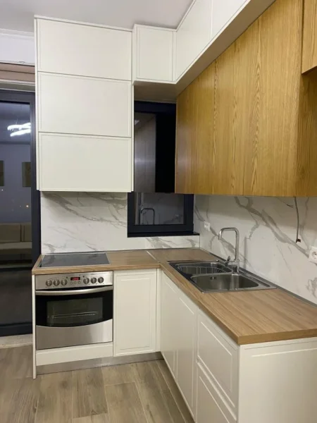 Tirane, jepet me qera Vile 1+1+Ballkon Kati 1, 80 m² 350 € (KOMBINAT)