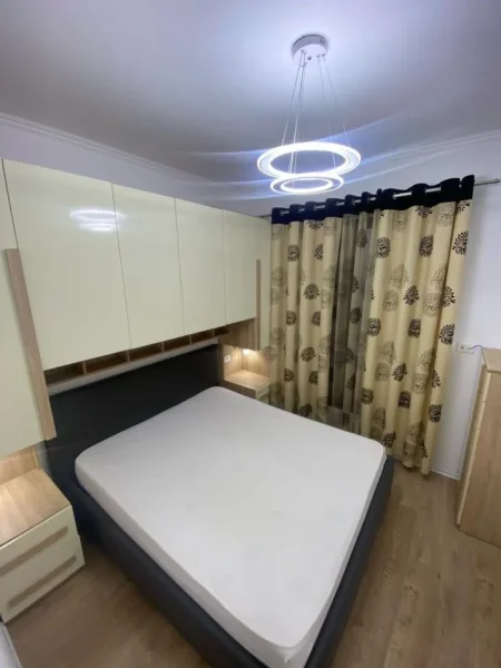 Tirane, jepet me qera Vile 1+1+Ballkon Kati 1, 80 m² 350 € (KOMBINAT)