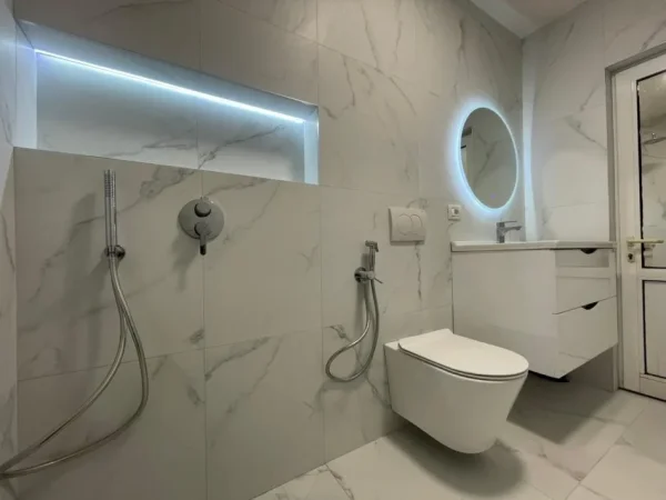 Tirane, jepet me qera apartament 1+1+Ballkon Kati 5, 64 m² 500 € 