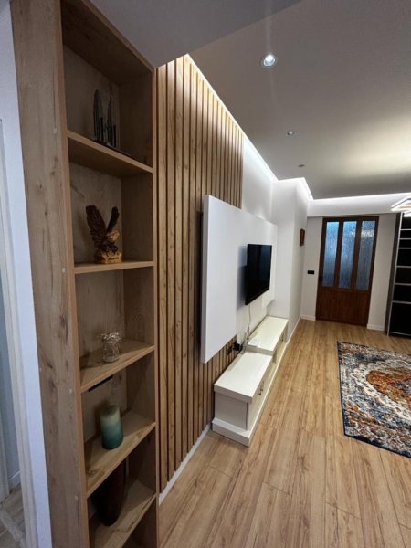Tirane, jepet me qera apartament 2+1+Ballkon Kati 2, 100 m² 1.000 € (MYSLYM SHYRI)