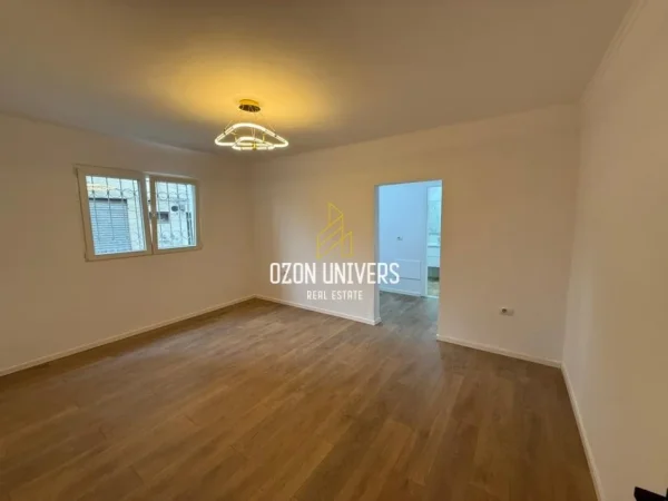 Tirane, shitet apartament 1+1+Ballkon Kati 1, 57 m² 137.000 € (Ali Demi)