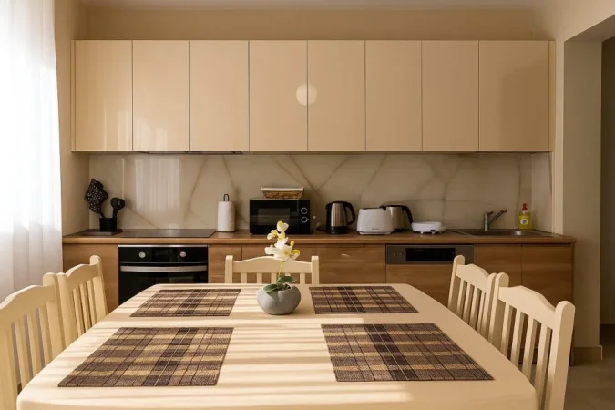 Tirane, jepet me qera apartament 1+1+Ballkon Kati 2, 65 m² 650 € (QENDER)