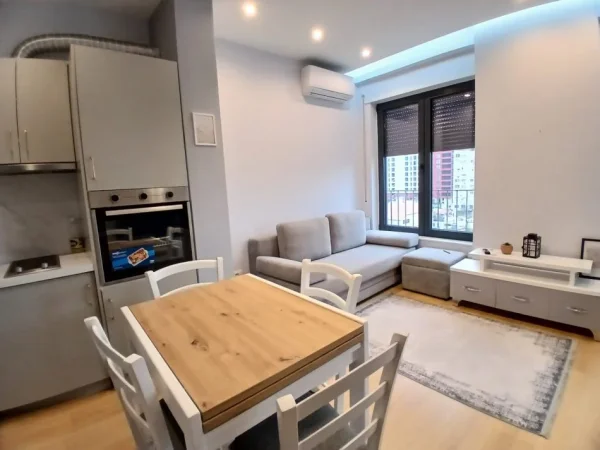 Tirane, jepet me qera apartament 1+1+Ballkon Kati 7, 65 m² 600 € 