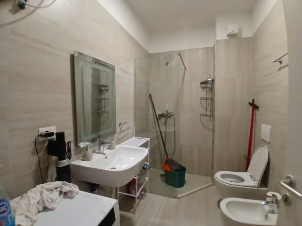 Tirane, jepet me qera apartament 1+1+Ballkon Kati 7, 65 m² 600 € 