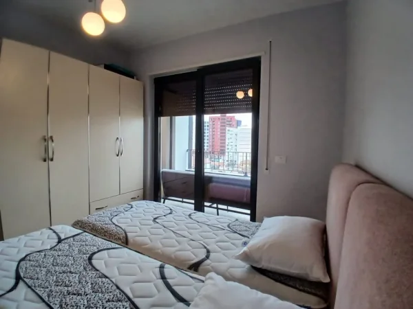 Tirane, jepet me qera apartament 1+1+Ballkon Kati 7, 65 m² 600 € 