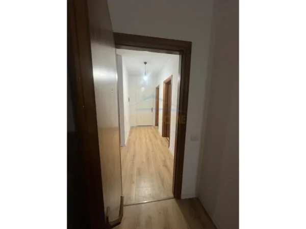 Tirane, jepet me qera apartament 2+1 Kati 4, 98 m² 570 € 