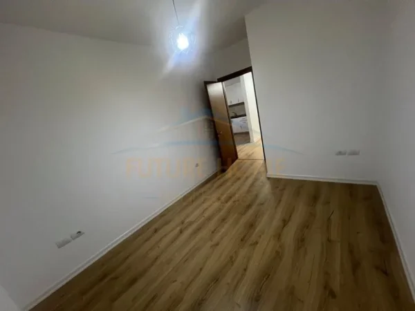 Tirane, jepet me qera apartament 2+1 Kati 4, 98 m² 570 € 