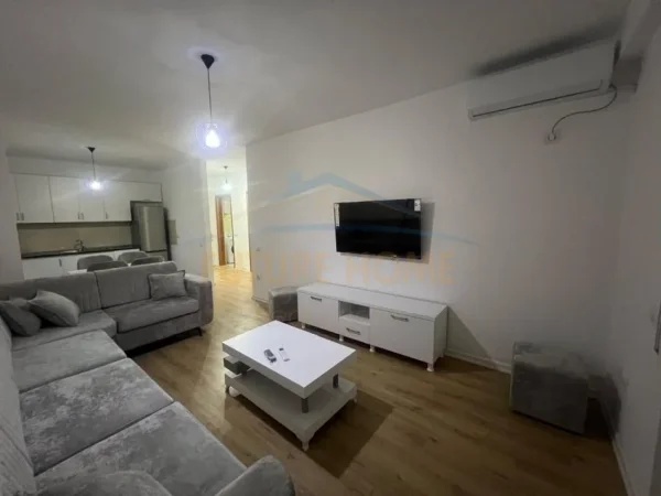 Tirane, jepet me qera apartament 2+1 Kati 4, 98 m² 570 € 