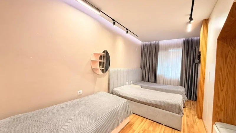 Tirane, jepet me qera apartament 2+1+Ballkon Kati 7, 110 m² 650 € 