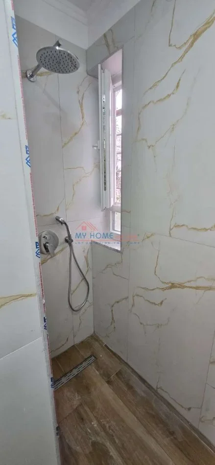 Tirane, shitet apartament 1+1+Ballkon Kati 1, 57 m² 137.000 € (Ali Demi)