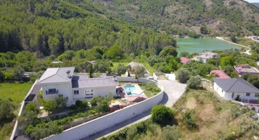 Tirane, shitet toke , 3.000 m² 360.000 € (Rruga Vaqarr)