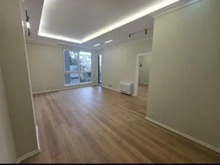 Tirane, jepet me qera zyre Kati 2, 67 m² 700 € (KOMUNA E PARISIT)