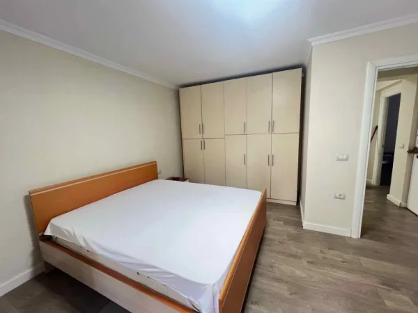 Tirane, jepet me qera shtepi 1+1 Kati 1, 65 m² 400 € (Selite)