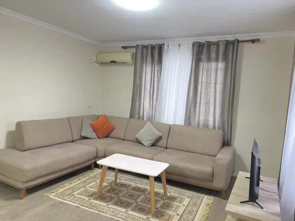 Tirane, jepet me qera apartament 1+1+Aneks Kati 0, 65 m² 400 € (kodra e diellit)