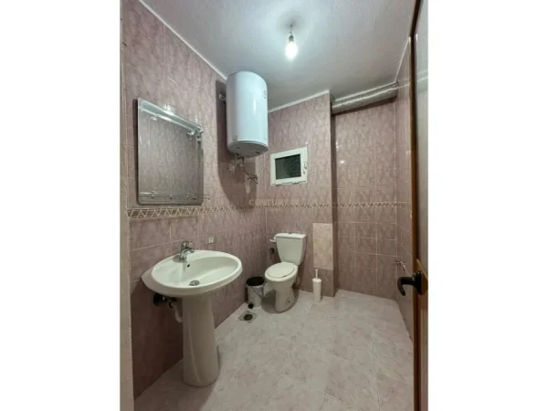 Tirane, jepet me qera apartament 3+1 Kati 3, 120 m² 600 €
