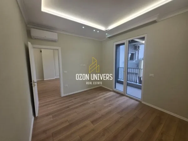 Tirane, jepet me qera apartament 1+1+Ballkon Kati 2, 67 m² 600 € (Komuna e Parisit)