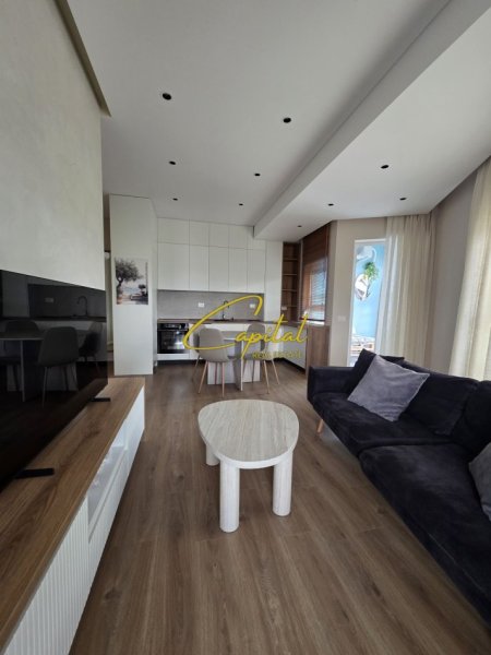 Tirane, jepet me qera apartament 1+1 Kati 9, 65 m² 550 € (ALI DEMI)