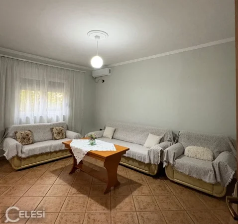 Tirane, jepet me qera apartament 1+1+Ballkon Kati 4, 70 m² 500 € (LAPRAKE)