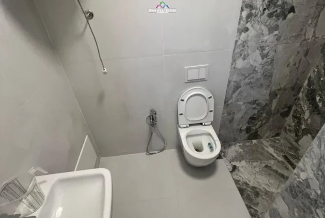 Tirane, jepet me qera zyre Kati 8, 116 m² 830 € (Rruga Mine Peza)