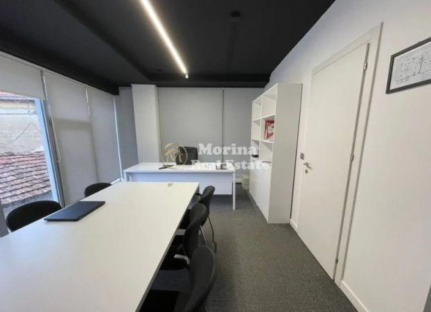 Tirane, jepet me qera ambjent biznesi Kati 2, 72 m² 1.100 € (Pazari Ri)