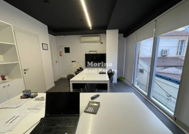 Tirane, jepet me qera ambjent biznesi Kati 2, 72 m² 1.100 € (Pazari Ri)