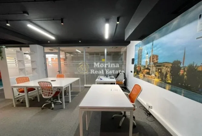Tirane, jepet me qera ambjent biznesi Kati 2, 72 m² 1.000 € (Pazari Ri)