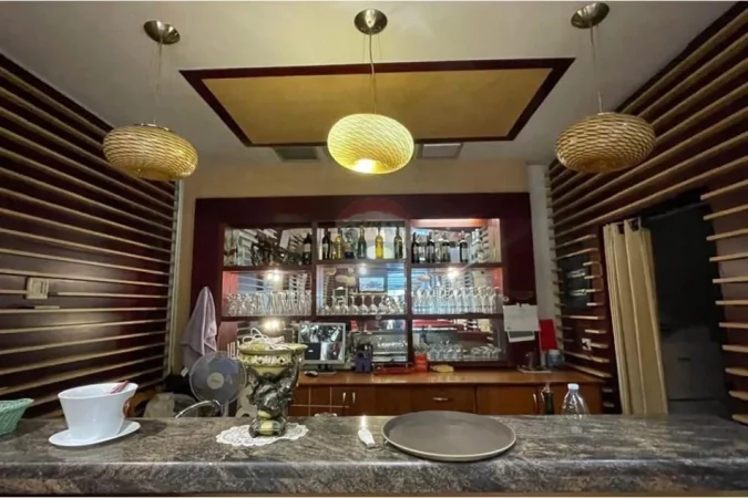 Vlore, shitet ambjent biznesi Kati 0, 95 m² 190.000 € (Rruga Demokracia, Vlorë)