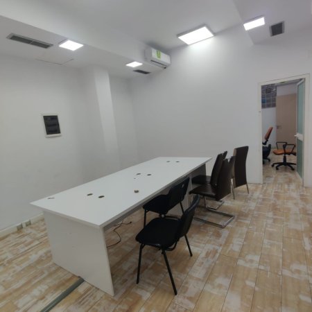 Tirane, jepet me qera zyre Kati 3, 200 m² 3.000 € (RRUGA E DIBRES)