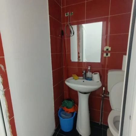 Tirane, jepet me qera zyre Kati 3, 200 m² 3.000 € (RRUGA E DIBRES)