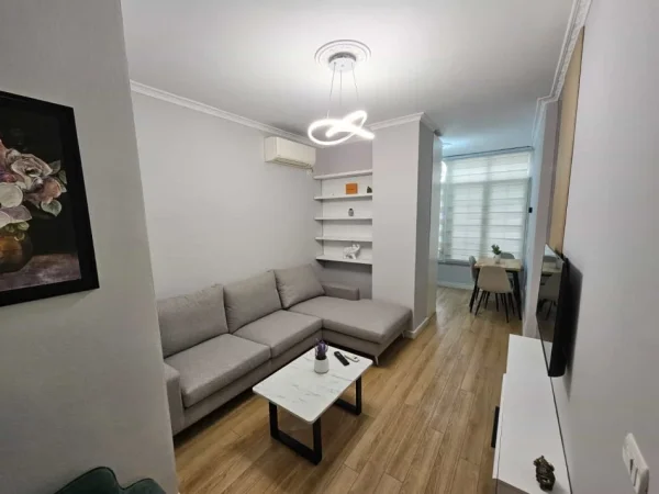 Tirane, jepet me qera apartament 1+1 Kati 2, 58 m² 570 € (Rruga e Zallit)