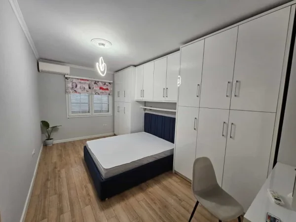 Tirane, jepet me qera apartament 1+1 Kati 2, 58 m² 570 € (Rruga e Zallit)