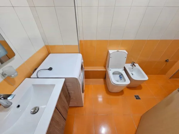 Tirane, jepet me qera apartament 1+1 Kati 2, 58 m² 570 € (Rruga e Zallit)
