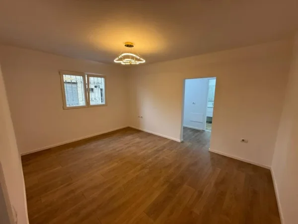 Tirane, shitet apartament 1+1 Kati 1, 57 m² 137.000 €