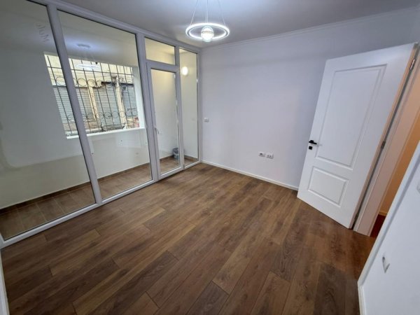 Tirane, shitet apartament 1+1 Kati 1, 57 m² 137.000 €