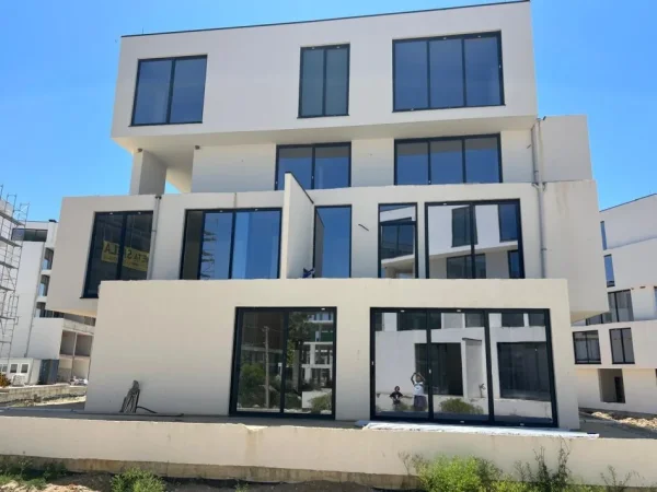 Shitet (2300€/m2): 2+1+2wc & Verande📍Gjiri Lalzit - Porto Lalzi | Yacht Lifestyle (184m2) 391,690 Euro