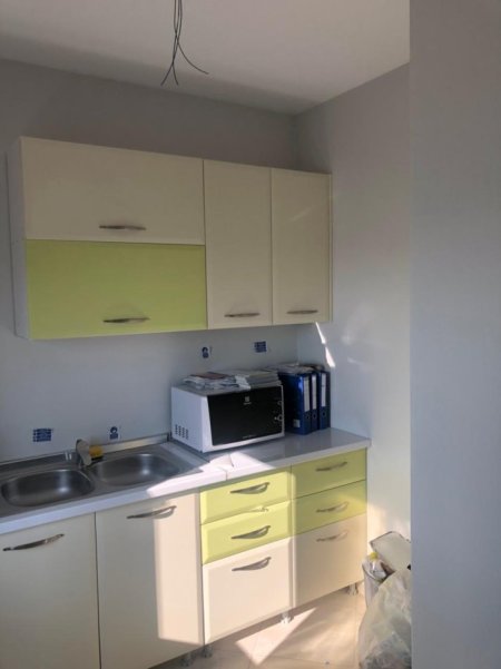 Tirane, jepet me qera zyre Kati 4, 107 m² 600 € (JORDAN MISJA GENER 2)
