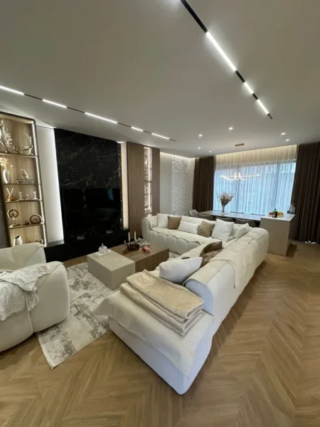 Tirane, jepet me qera Vile 4+1+Ballkon Kati 0, 225 m² 3.800 € (Fark)