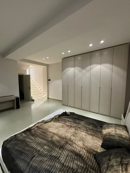 Tirane, jepet me qera Vile 4+1+Ballkon Kati 0, 225 m² 3.800 € (Fark)