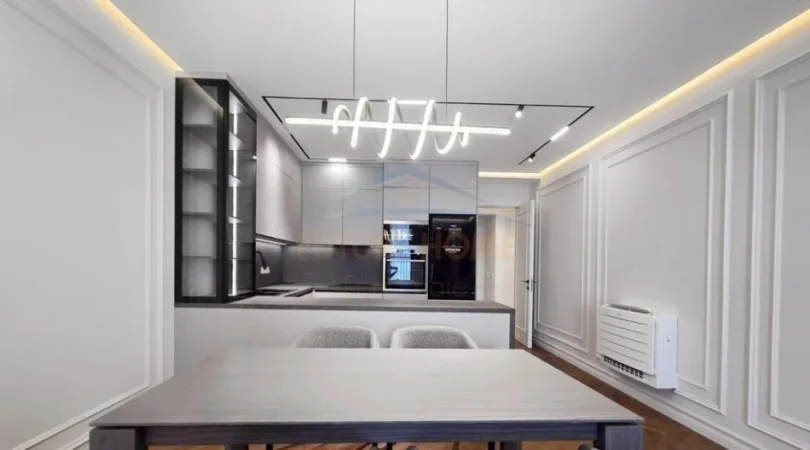 Tirane, jepet me qera apartament 3+1 Kati 9, 152 m² 2.200 € (Mine Peza)