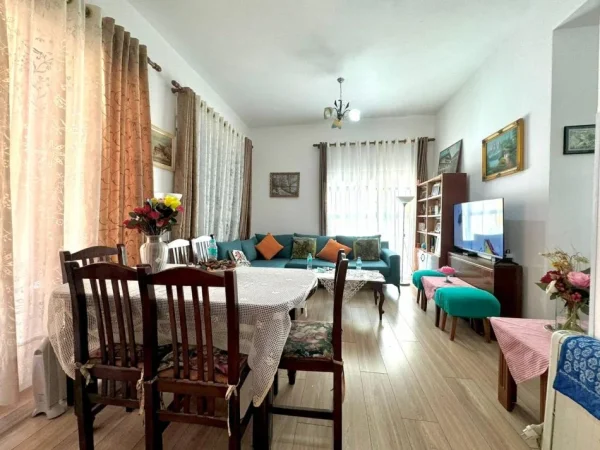 Tirane, shitet apartament 2+1 , 84 m² 